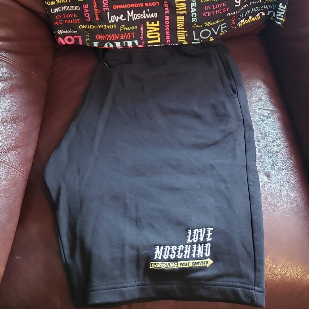 men's Love Moschino shorts